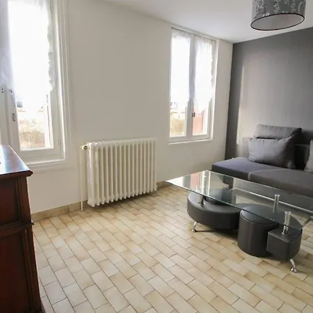 Joli T3 Rénové / Wifi / Grand Parking La Couronne (Charente)