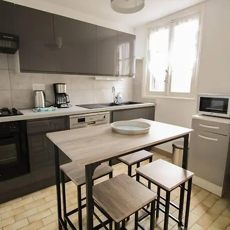 Joli T3 Rénové / Wifi / Grand Parking Apartmán La Couronne (Charente)